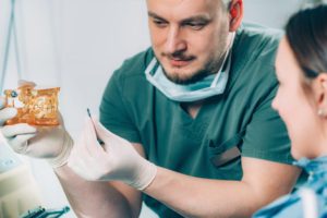 dentist-explaining-dental-implant-procedure-to-pat-MKD8J9Y (1)